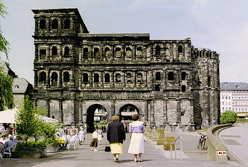 Trier, Blick auf die Porta Nigra